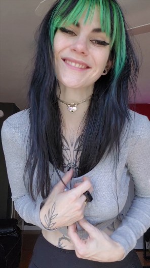 Prettyinpunk92 – Waist up Humiliation and ruined orgasm